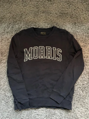 Svart sweatshirt från Morris - Cool svart sweatshirt från Morris i storlek M, mycket fint skick!