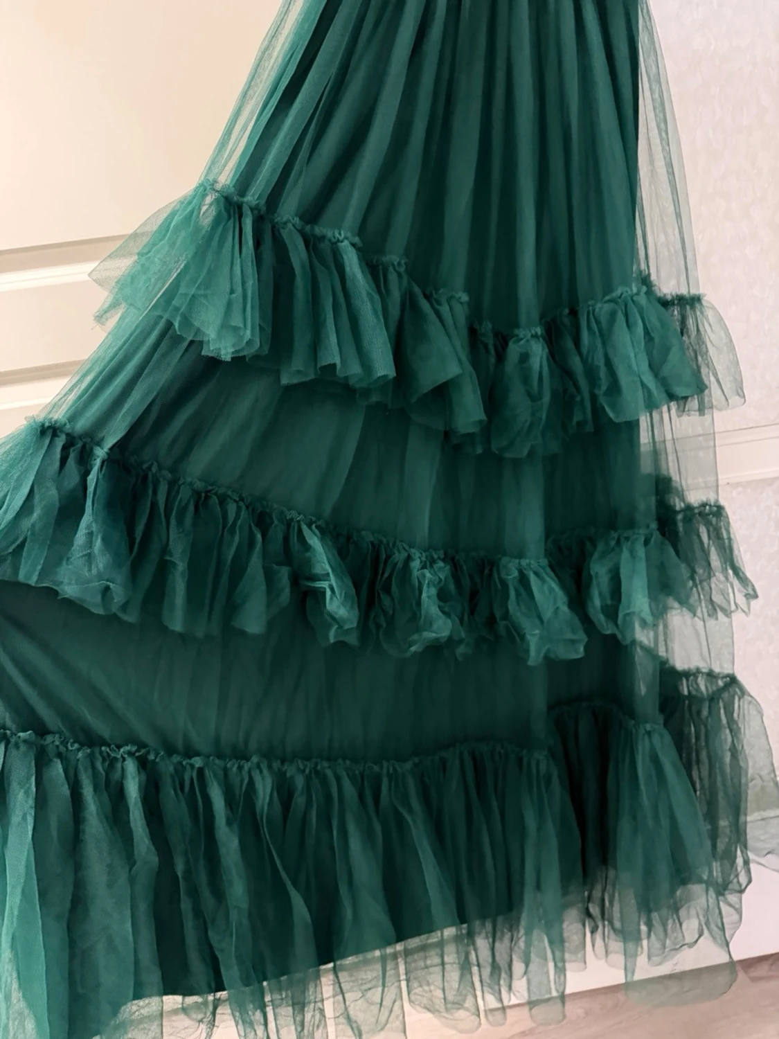 Grön långklänning med volanger - 2