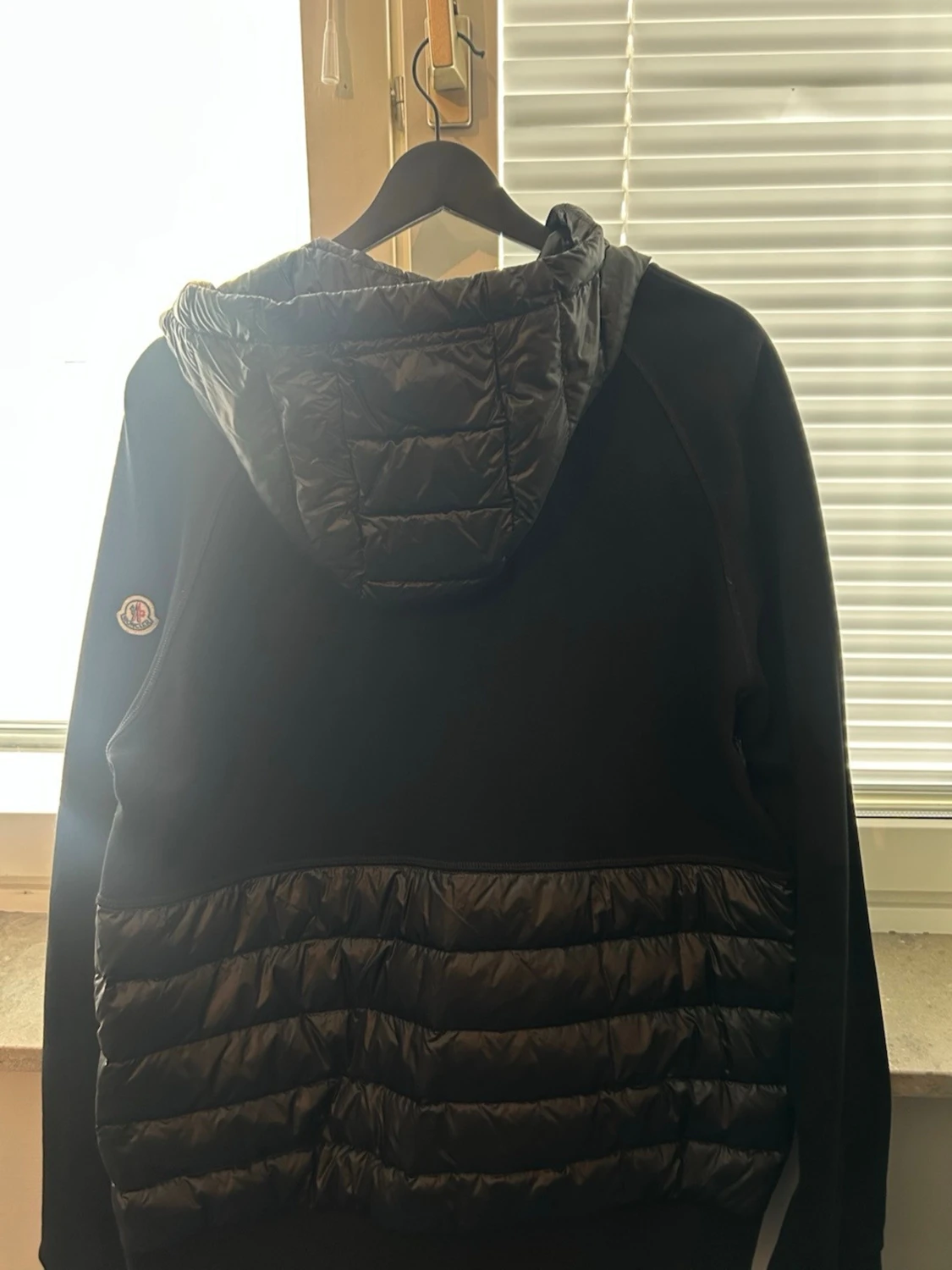 Svart pufferjacka från Moncler - 1
