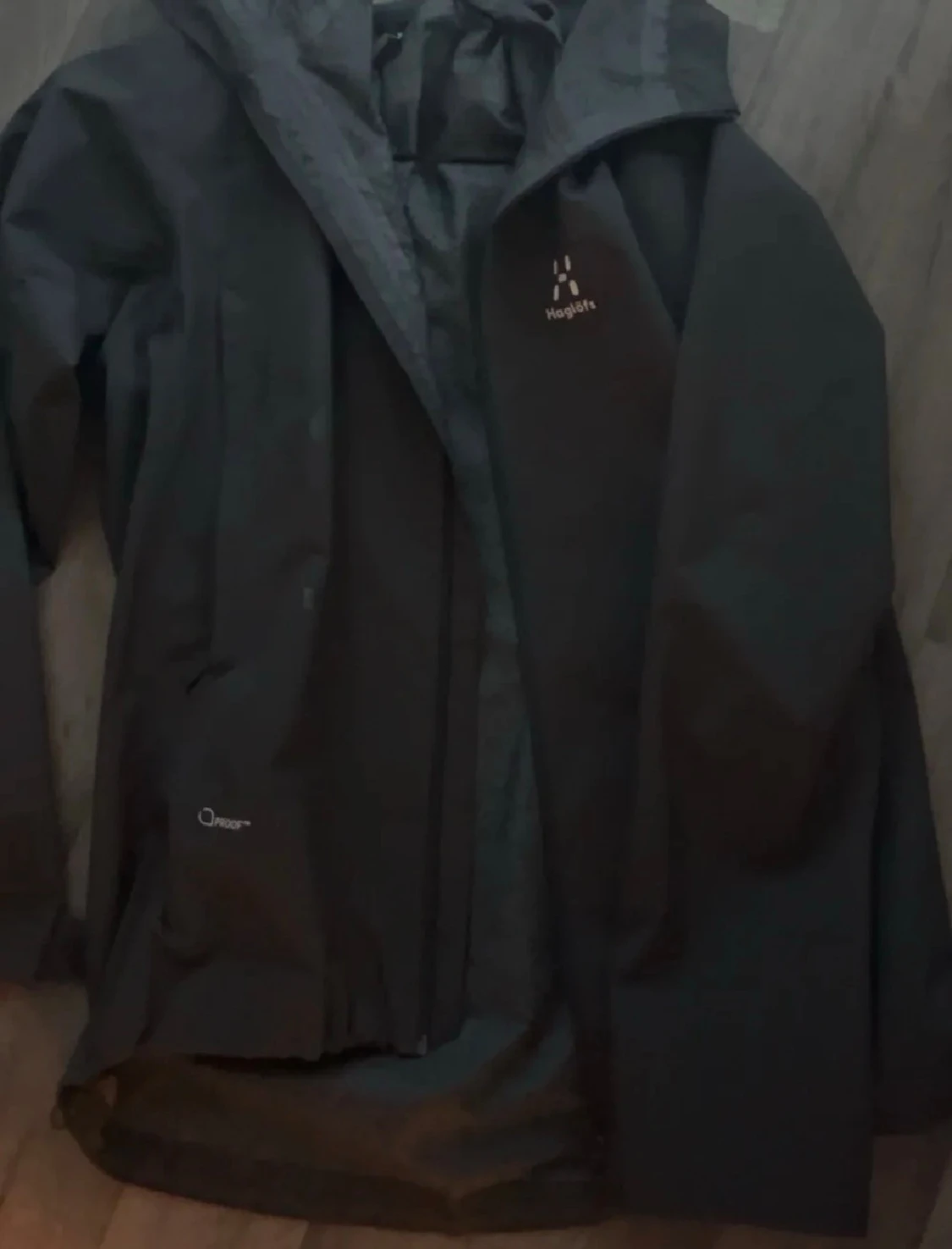 grå regnjacka från Haglöfs