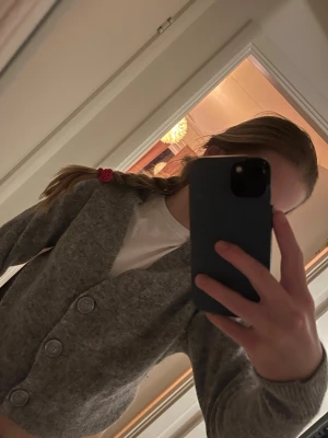 Other stories kofta - Jätte söt other stories grå kofta💗 tyvärr är den för liten för mig storlek XS😙