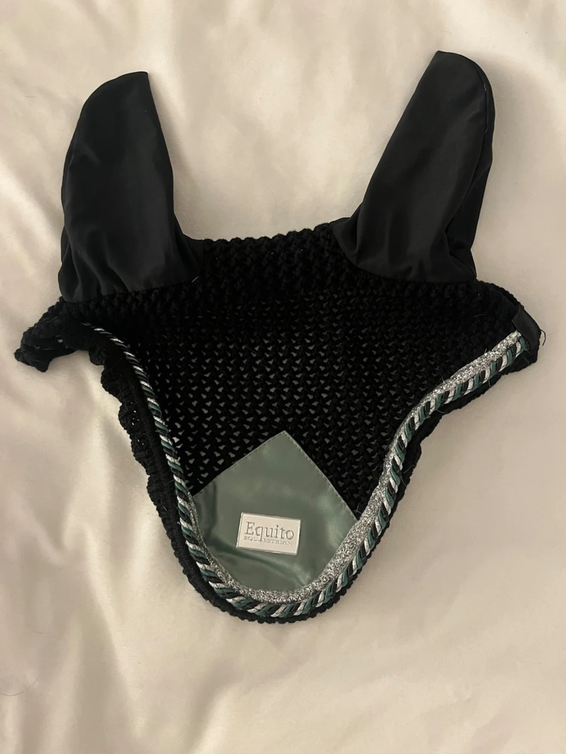 Svart huva till häst från Equito