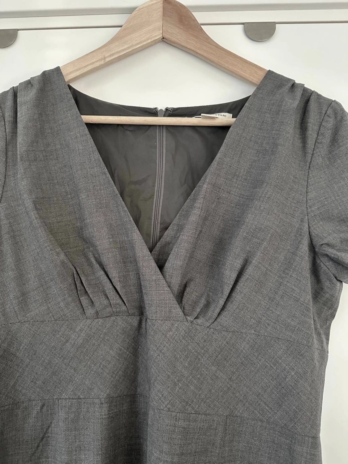 Banana Republic grå figursydd klänning, 95% ull, storlek L - 2