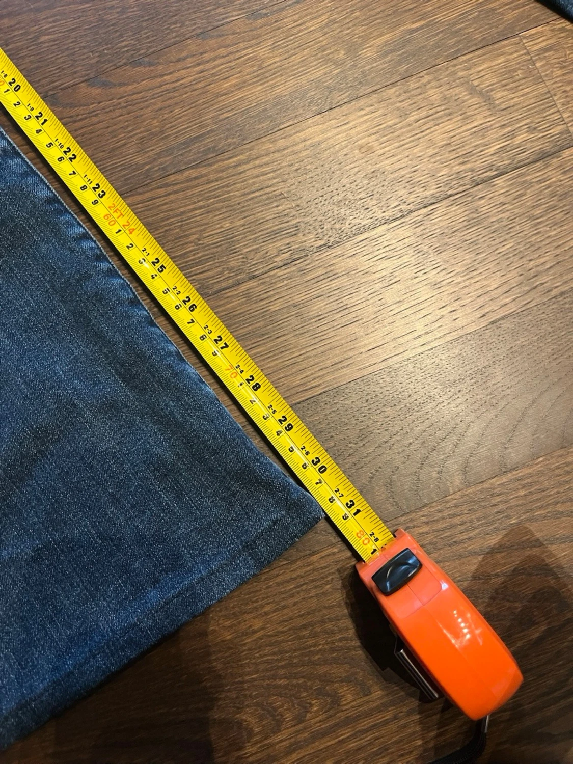 Blå bootcut jeans med slitningar - 2