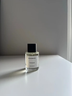 Essnce Toxique  - Se bilder. 