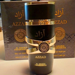 🖤 AZZAD – Al Arabia Fragrances (100 ml) - En kraftfull och lyxig orientalisk doft med djup karaktär. Perfekt för dig som vill sticka ut och lämna ett starkt intryck. 👨 Kön: Herr / Unisex 🌿 Topp: kryddor 🌹 Hjärta: oud & trä 🔥 Bas: amber & mysk ✨ Långvarig ✨ Perfekt kvällsdoft 📦 Ny i förpackning #parfym #oud #herrparfym #unisex #plick #lyx #doft