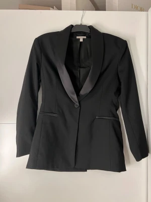 Svart kavaj - H&M - Helt ny