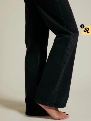 Jeans  - Sparsamt använda jeans från bikbok i modell ”mid wide”. Storlek: waist 28, length 32 (passar S/M skulle jag säga) orginalpris: 599kr