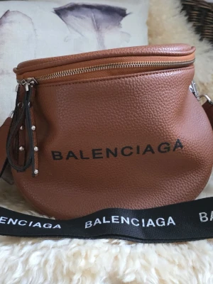 Väska  - En väska som är rymlig, den är i fint skick 