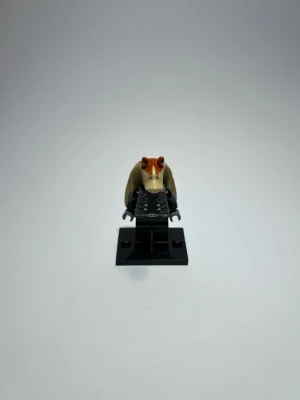 Lego Jar Jar Binks i Perfekt Skick  - Lego Jar Jar Binks i perfekt skick, ingen form av skador, skickas från Täby :)