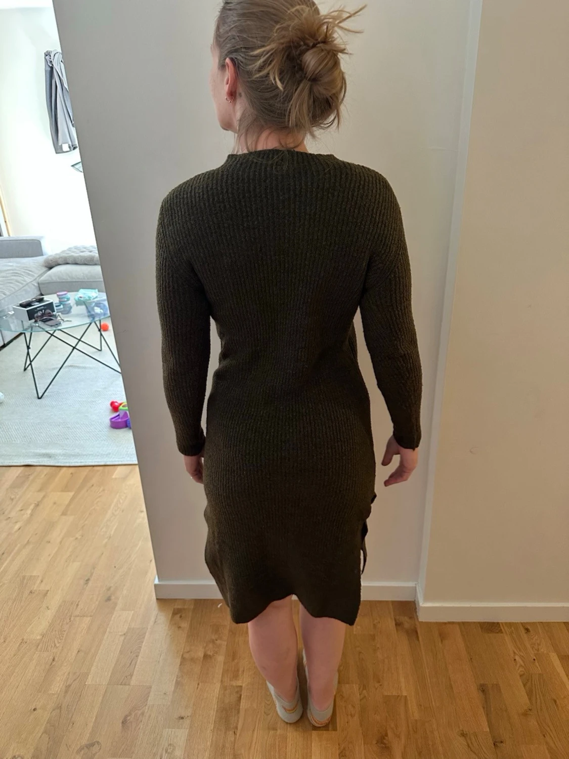 Mörkgrön stickad långärmad klänning - 2
