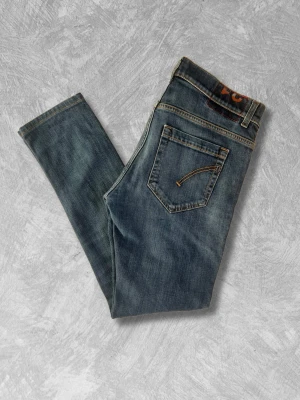Dondup jeans - Galet snygga jeans från Dondup! | Populäraste och mest eftertraktade jeans modellen!! | Modell: George | Skick: 9/10 | Nypris: 4000kr | Hör gärna av dig vid frågor!!