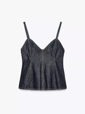 Mörkblå denimtopp från Zara - Säljer denna topp från Zara i denim. Prislapp finns kvar ej använd🥰🥰