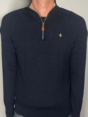 Morris halfzip merinoull  - Säljer en riktigt snygg och trendig Morris halfzip i 100% merinoull och i fint skick, storlek L men sitter som S, vid frågor är det bara att skriva //Gramenti