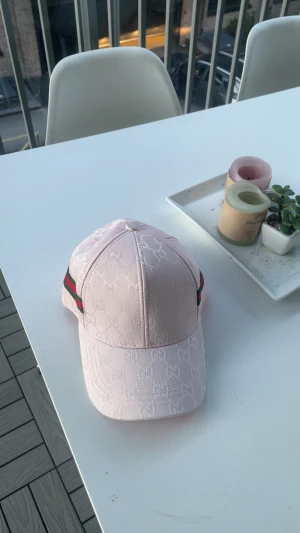 Rosa keps - Säljer en rosa keps, använder ej längre. Skriv vid frågor!
