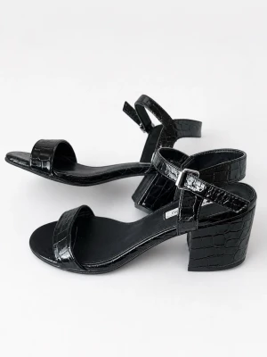 🖤 Svarta klackskor 🖤 - 🖤 Svarta klackskor🖤 Svarta glansiga klackar med croco-look. Enkla att matcha och perfekta till fest eller middag ✨ Storlek: [40] Skick: [fint skick]