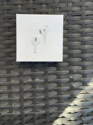 Air pods 4 - Air pods 4 nya.