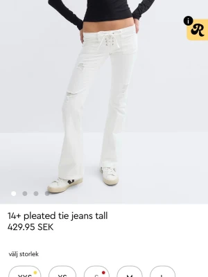 Pleated tie jeans Gina tricot  - BYTE!! Söker någon som vill byta dessa jeans. Jag har ett par i M-TALL och vill byta mot ett par i S-TALL💕💕 kan sälja de för 550kr