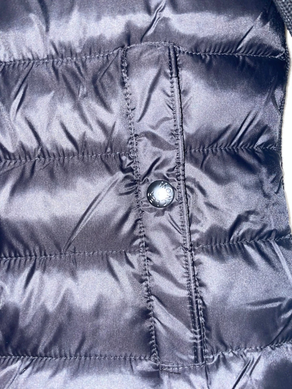 Svart dunväst med huva från Moncler - 4