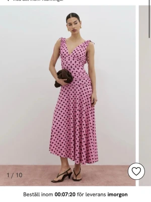 SÖKER - Söker denna klänning i storlek s🥰