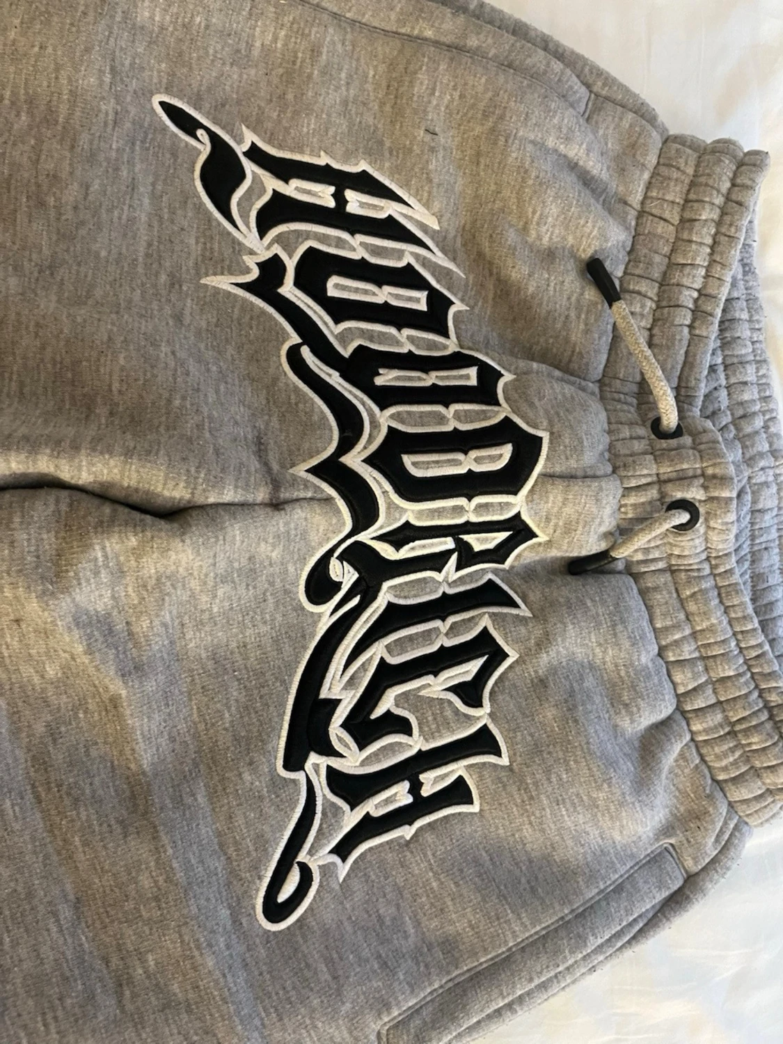 Gråa mjukisbyxor från Hoddlich