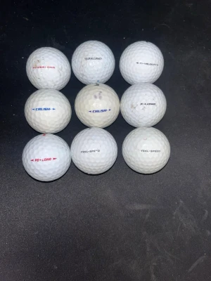 Nike golfbollar mixade modeller - Hej säljer nu Nike golfbollar som jag har hittat på banan i somras som jag ej har användning av en boll är sönder och resten är ganska slitna men går att spela med eller om man samlat på Nike bollar. Kan användas som tränings bollar 