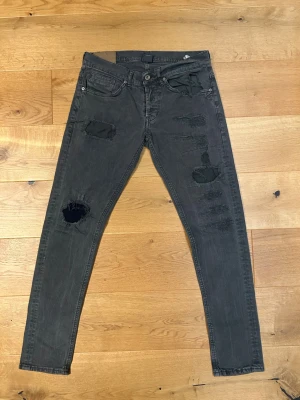 Dondup George Jeans - Dondup George Jeans i mycket bra skick | Storlek och mått: W33, Längd ca 103cm, Midja ca 40cm📏| Vid frågor eller diskussion om pris är det bara att skriva✍🏼| Frakt inom 48h📦