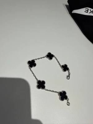 Flower bracelet - As new