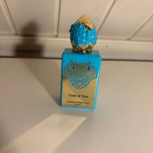 SHL God of Fire - Säljer nu splitt på SHL God of Fire. Storlekarna som finns är 2,3,5 ml men 10 och 30 går även att lösas. Frakt kan lösas privat eller via plick. Priser||125|175|249| Skriv vid minsta lilla fundering🙌