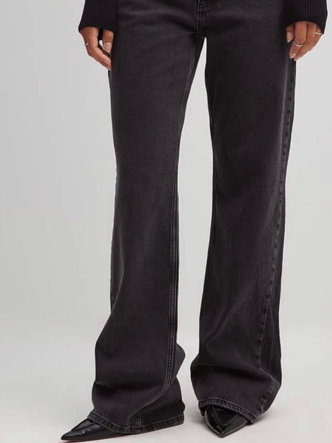 Svarta vida jeans med låg midja - 1