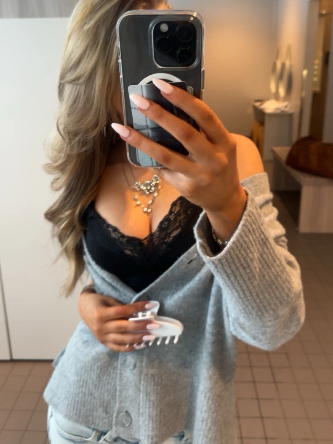 Svart spetsbody med tunna axelband