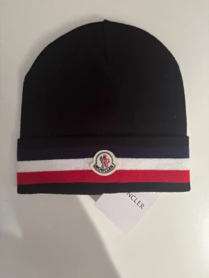 Moncler mössa - Helt ny 