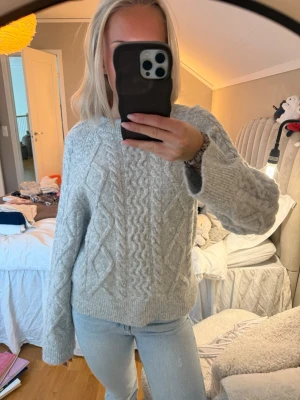 Kabelstickad tröja💗 - Jättefin kabelstickad tröja från Ginatricot! I nyskick, endast använd en gång! 💗