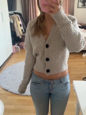 Stickad kofta - Säljer denna kofta då den inte används.