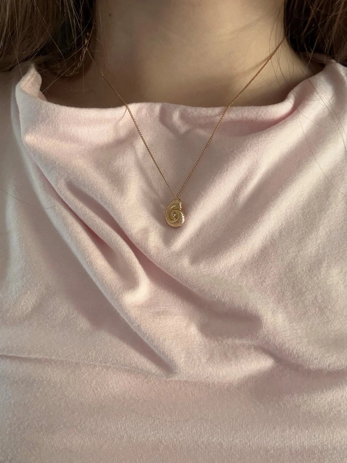 Halsband med snäcka från H&M