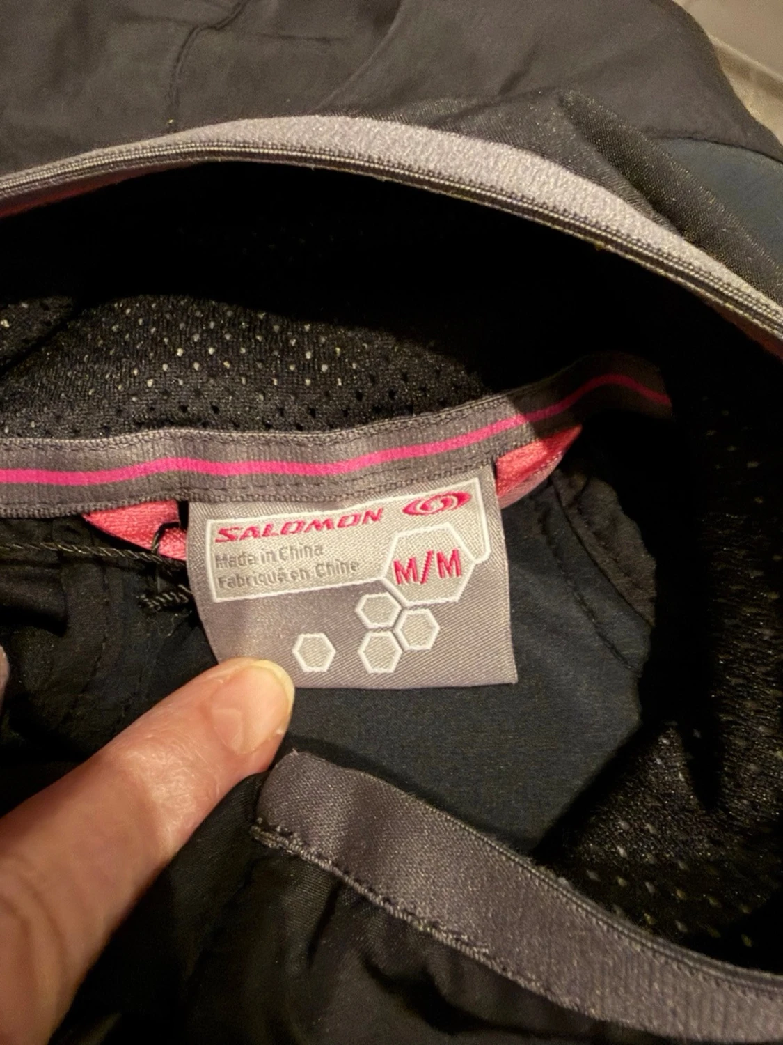 Svart vindjacka med reflexdetaljer - 4