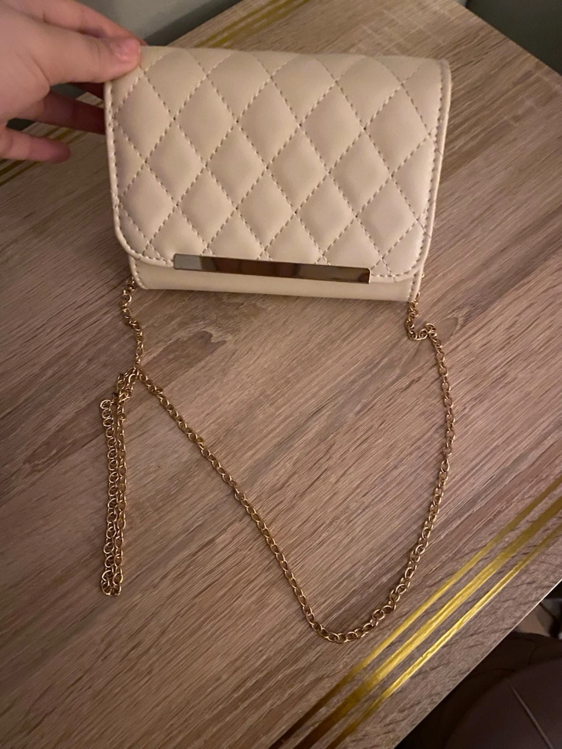 Beige quiltad kuvertväska med kedja - 2