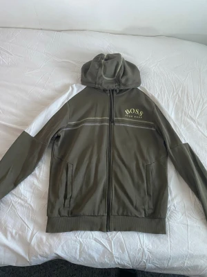 Hugo Boss Tracksuit  - Tracksuit set från Hugo Boss. Bra Skick. Finns i Stockholm, men kan även frakta 