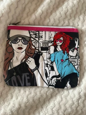 Necessär - Säljer denna necessären för 75 kronor. 💓