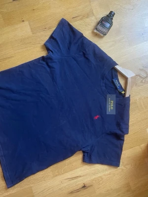 Ralph lauren t-shirt - Säljer denna nya ralph lauren t-shirt testad men passa inte mig. Passar både storlek M och S. Pris kan diskuteras 