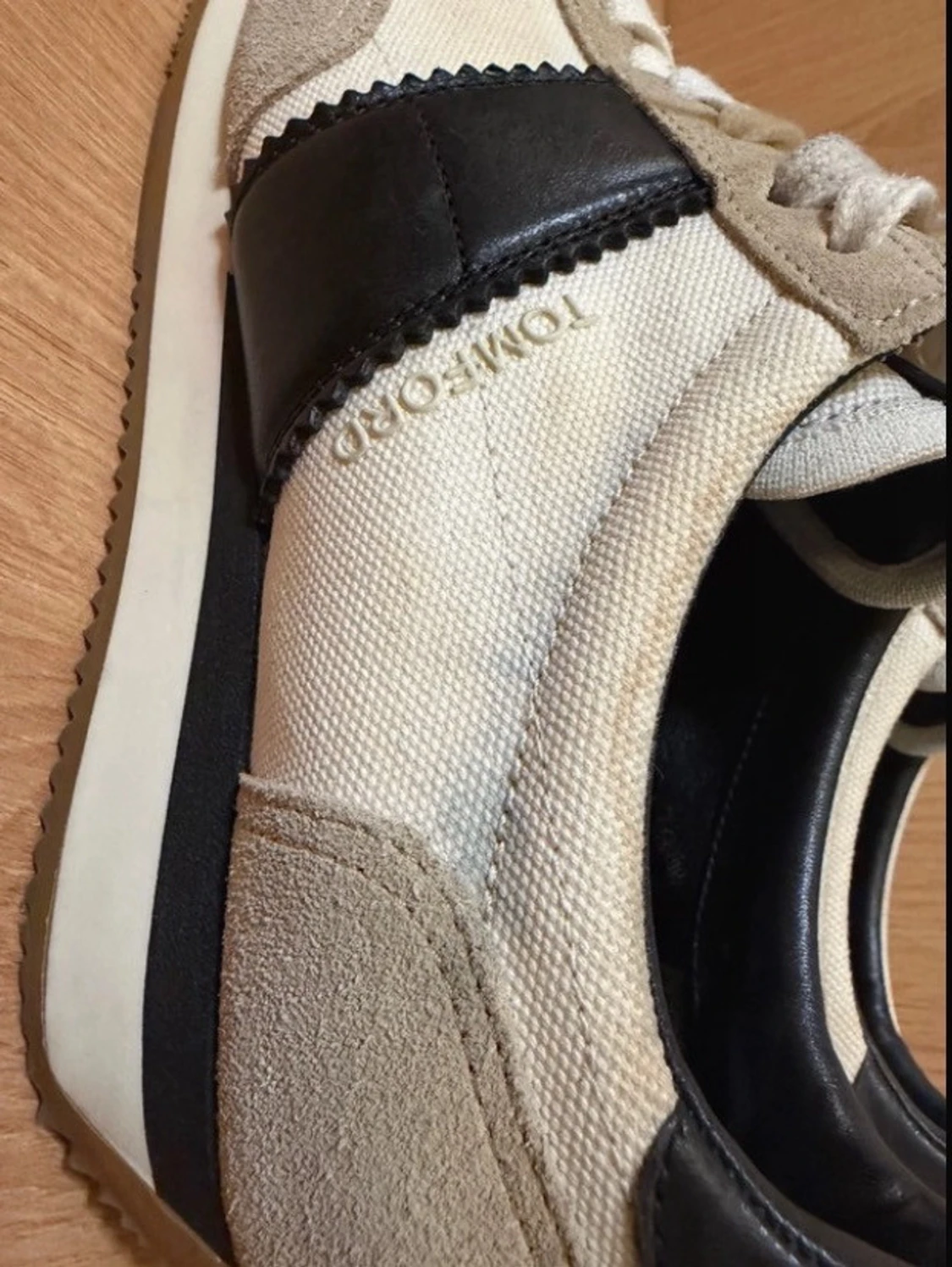 Tom Ford sneakers i beige och svart Storlek 41 - 3