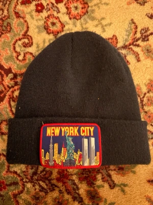 Supreme NY Patch Beanie - Supreme mössa från höst/vinterkollektionen 2019