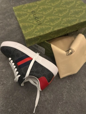 Gucci Ace  - Fina Gucci Ace passar nu till sommaren och alla outfits 