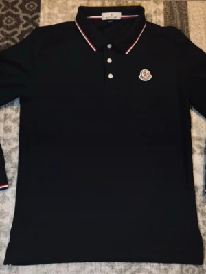 Långärmad piké - Står storlek S men det är xs egentligen, perfekt skick väldigt fin och stilig