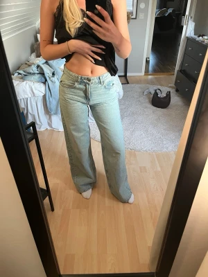 Jeans  - Midwaist jeans från bershka, använda 1 gång.