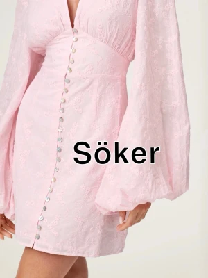 Adoore Florence  - Söker denna rosa klänningen från Adoore i storlek 32