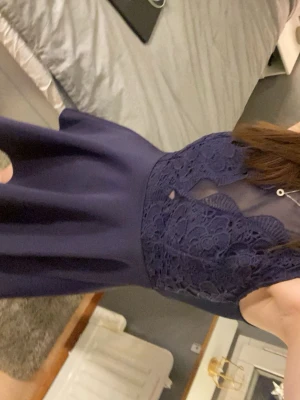 Klänning - Supersöt klänning från Club L i storlek xs. Endast använd en gång så i väldigt bra skick.