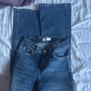 Blåa basic jeans - Basic jeans i bra skick använt förr