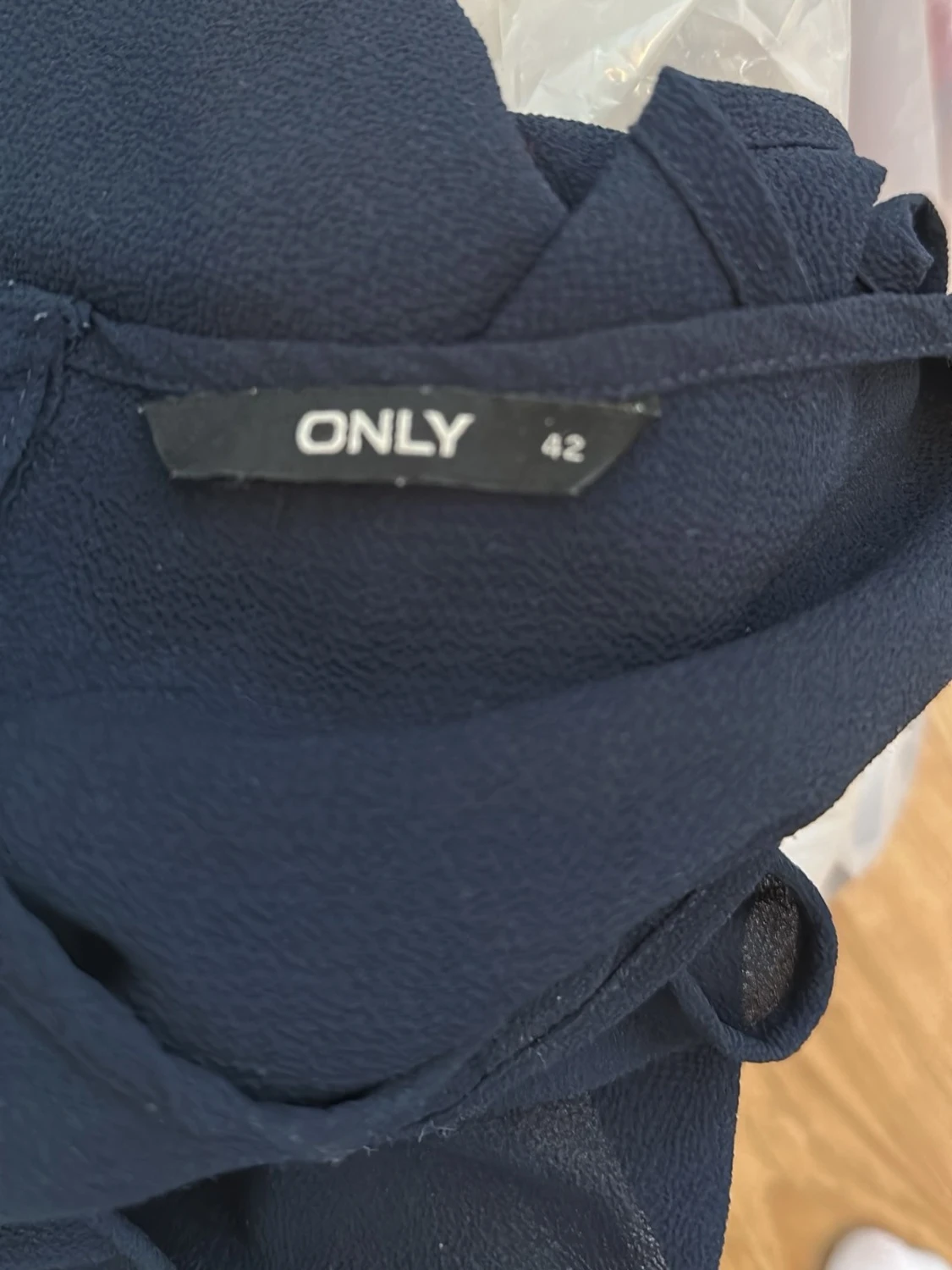 Svart ärmlös jumpsuit med knappar - 2