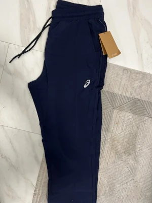Asics byxor - Asics byxor, storlek M